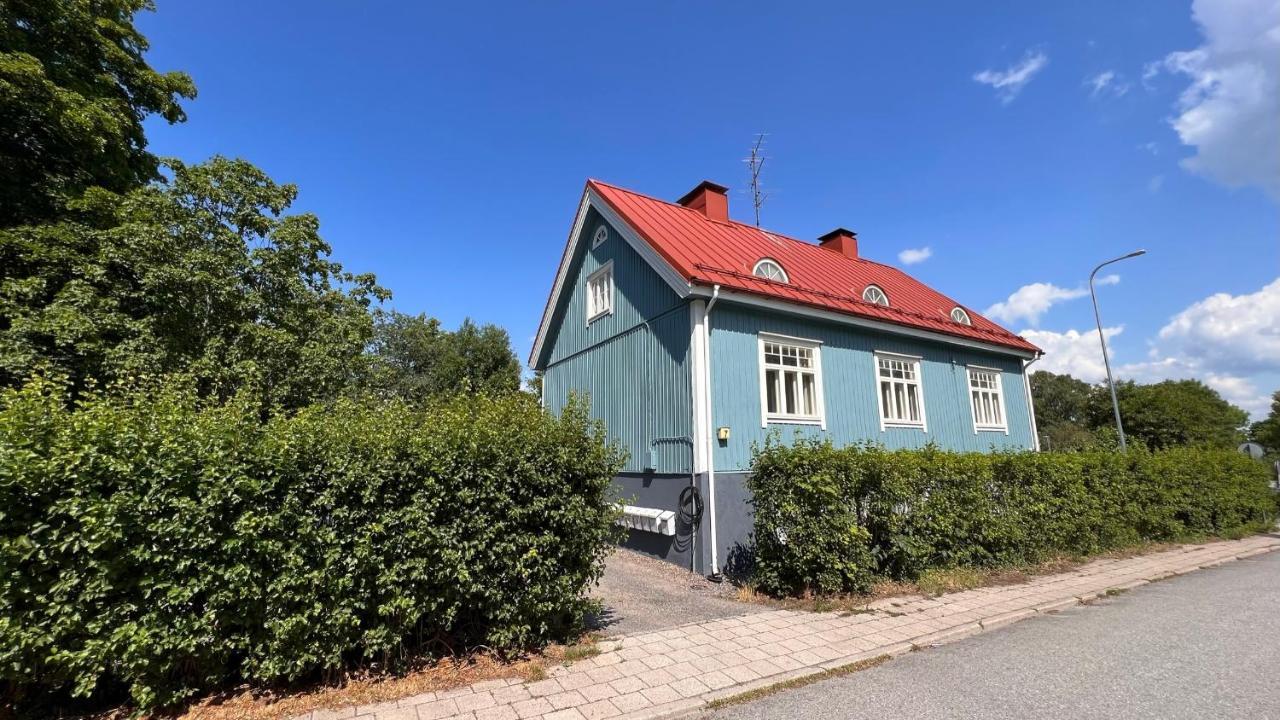 Tunnelmallinen Puutalohuoneisto. トゥルク エクステリア 写真